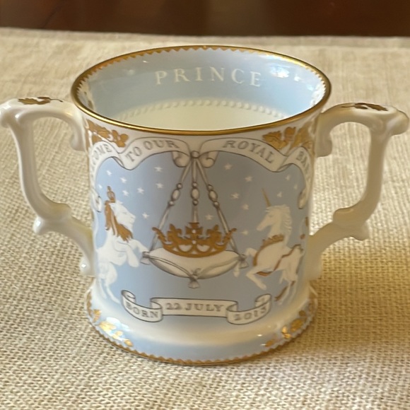 Royal Collection Trust Welcome To Our Royal Baby 2013 Prince George mug cup - Picture 3 of 9